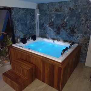 Jacuzzi para cuatro personas
